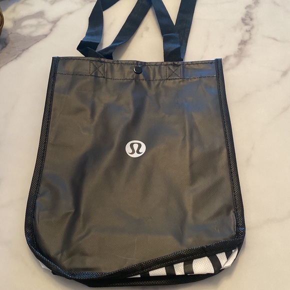 Lululemonπ₯ Classic Everywhere Belt Bag Black
Fanny Pack π₯NWT TikTok viral β€οΈ - Picture 10 of 10
